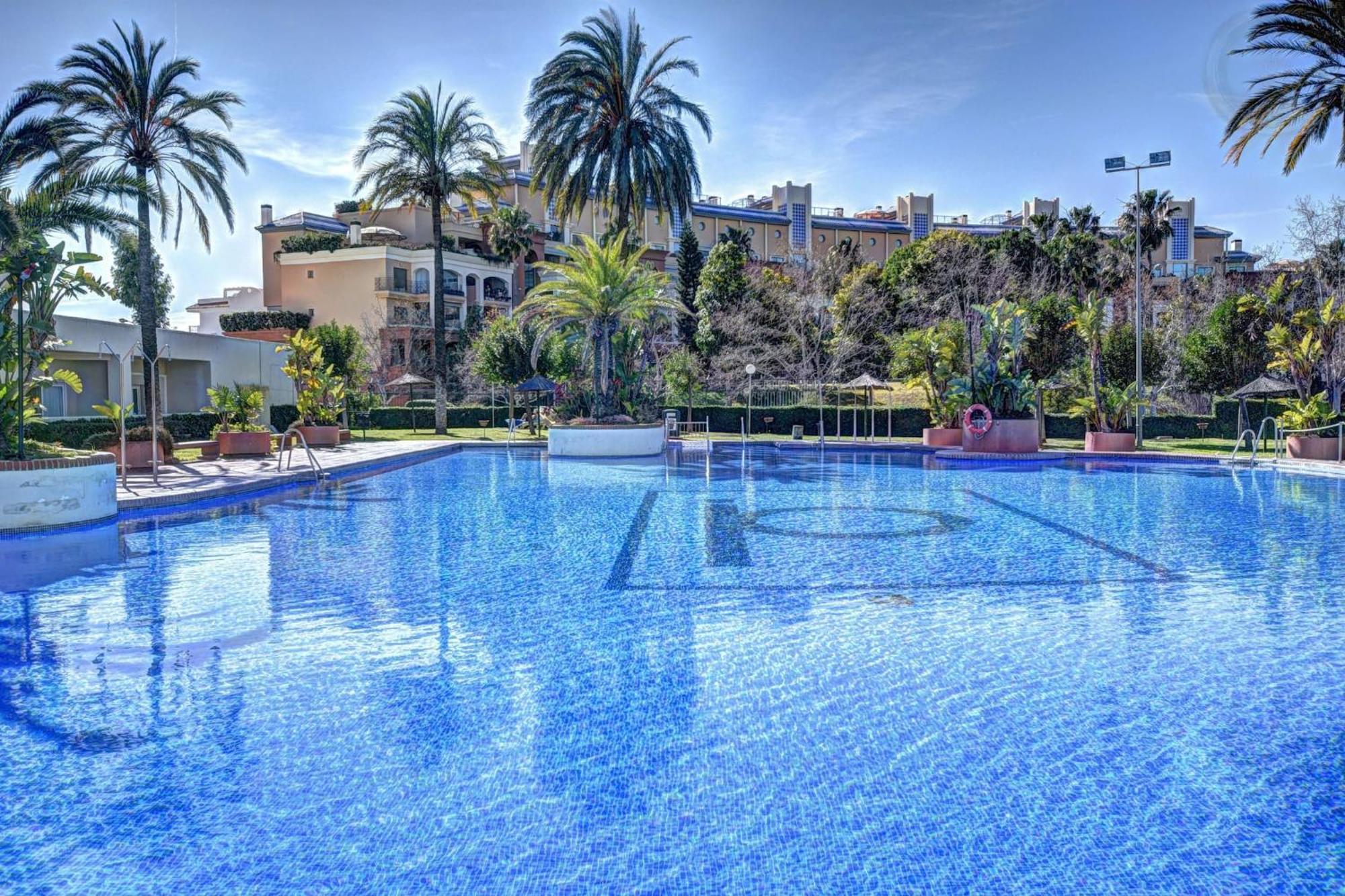 Deluxe Apartment In Benalbeach With Beach Views Benalmádena Eksteriør bilde