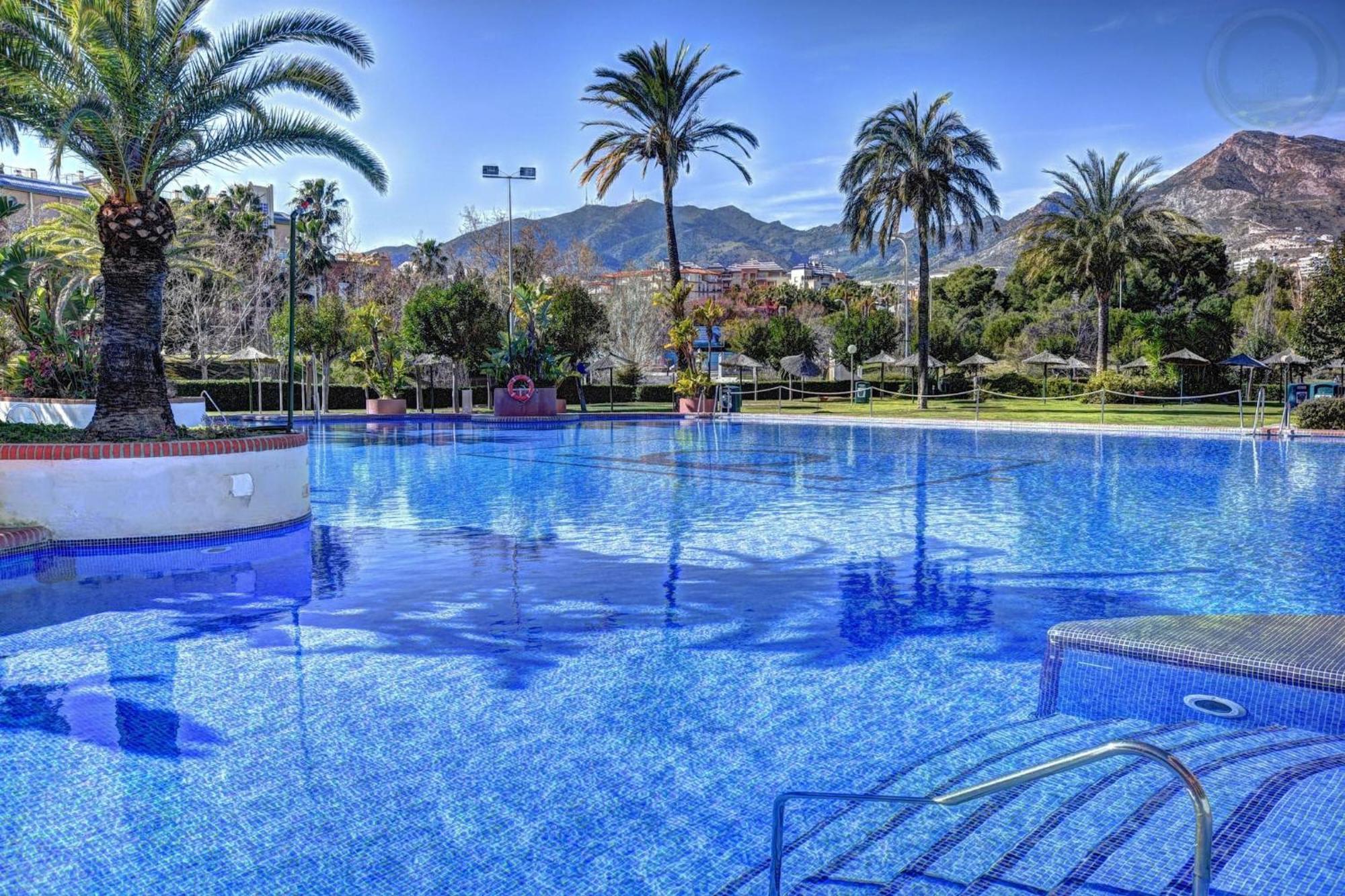 Deluxe Apartment In Benalbeach With Beach Views Benalmádena Eksteriør bilde